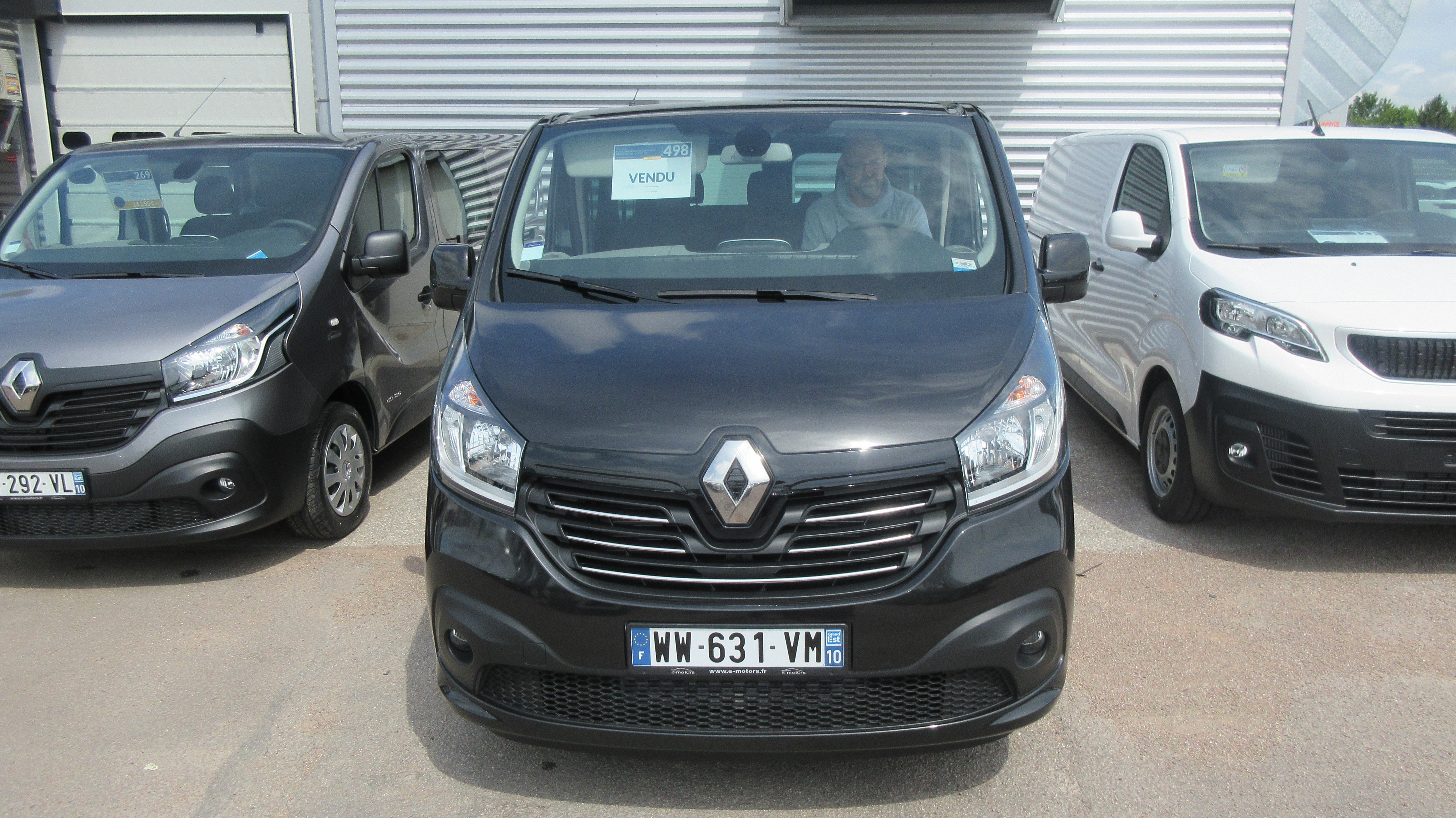 Avis-mandataire-auto-Emotors-Renault-Trafic-combi-Grand-intens-dci-125-energy-8places-plus-portes-180.