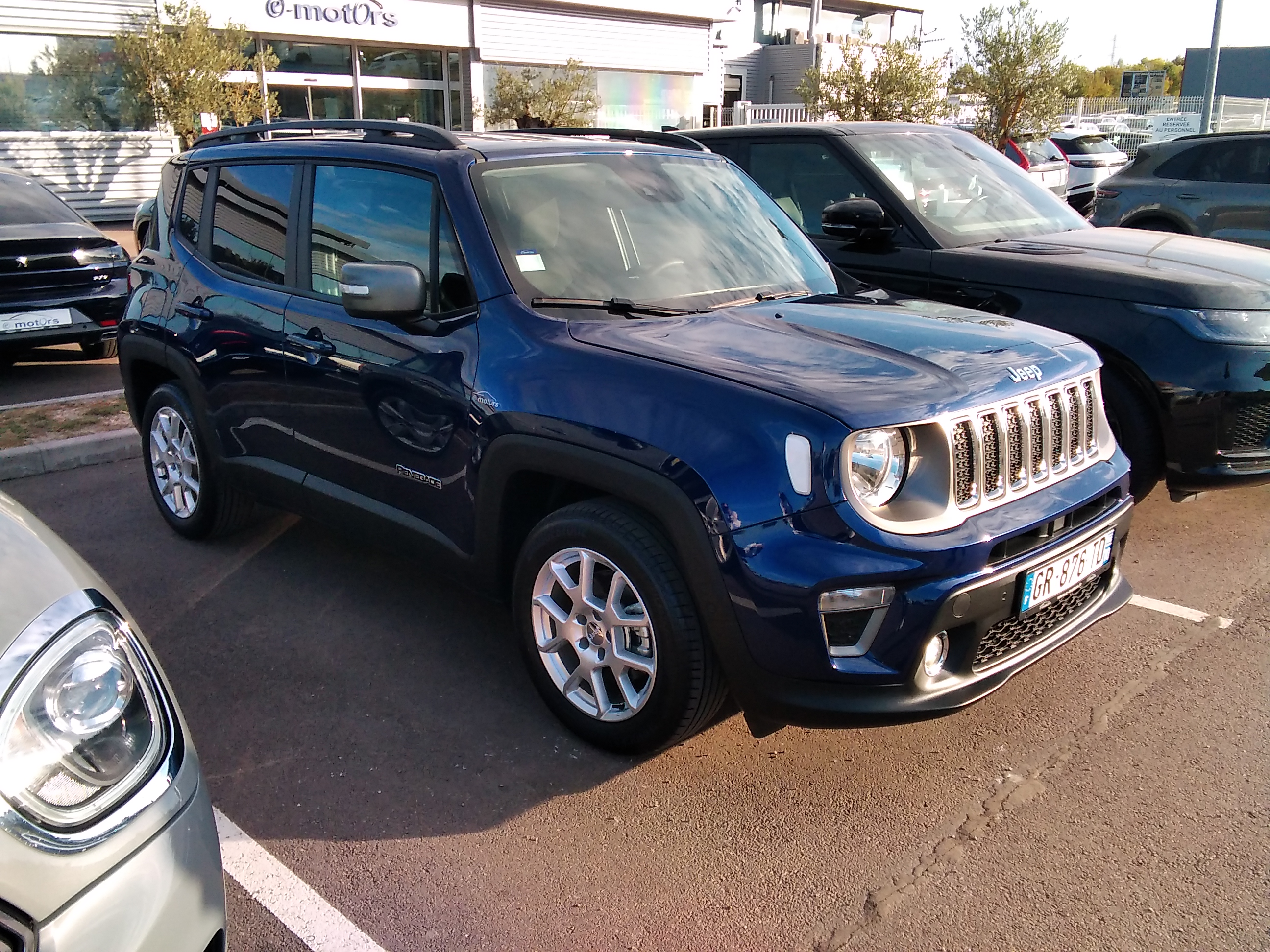 Avis-mandataire-auto-Emotors-Jeep-Renegade-1-3-turbo-t4-150-ch-bvr6-limited-plus-pack-hiver-plus-camera-de-recul.