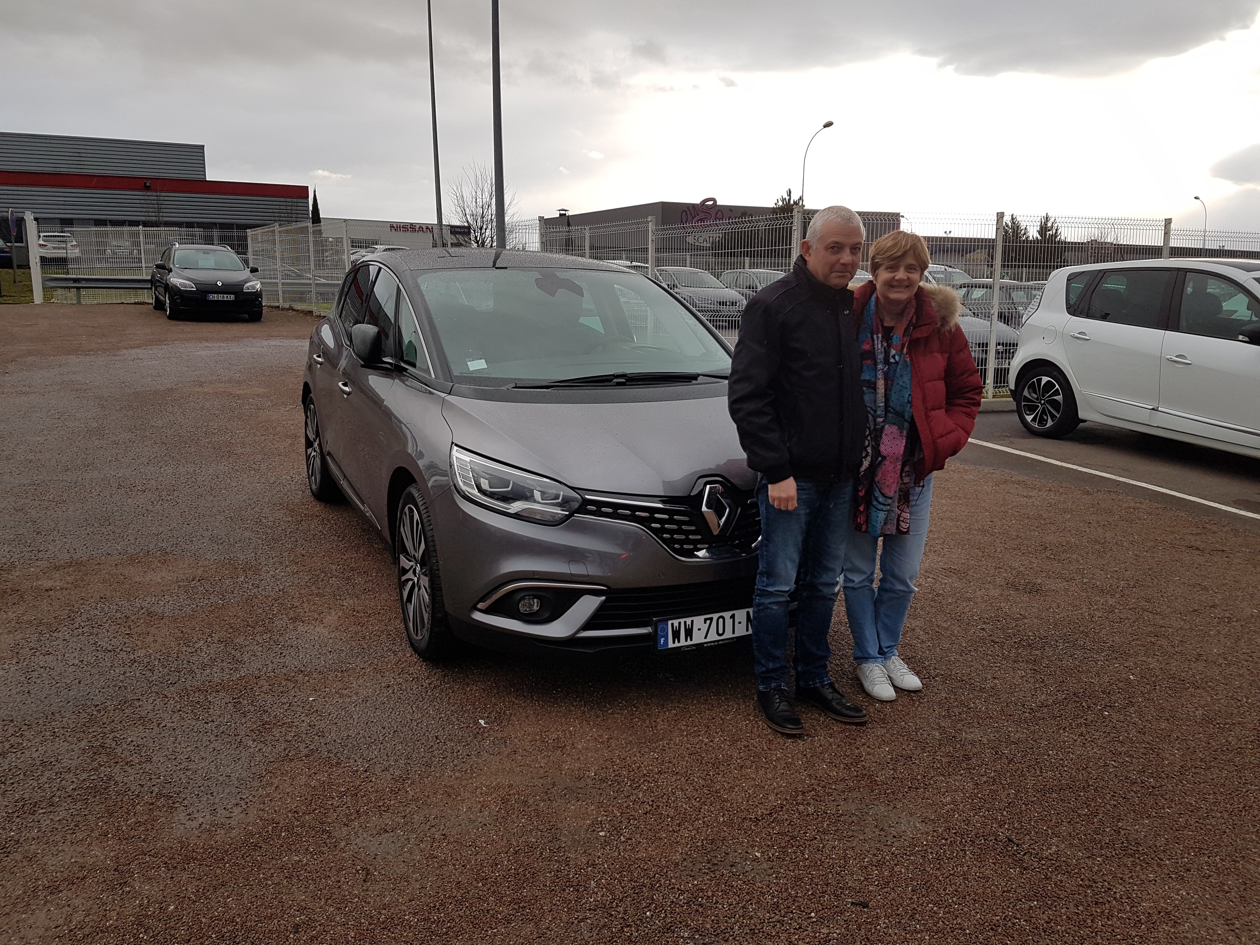 Avis-mandataire-auto-Emotors-Renault-Scenic-Initiale-paris-dci-130-energy.