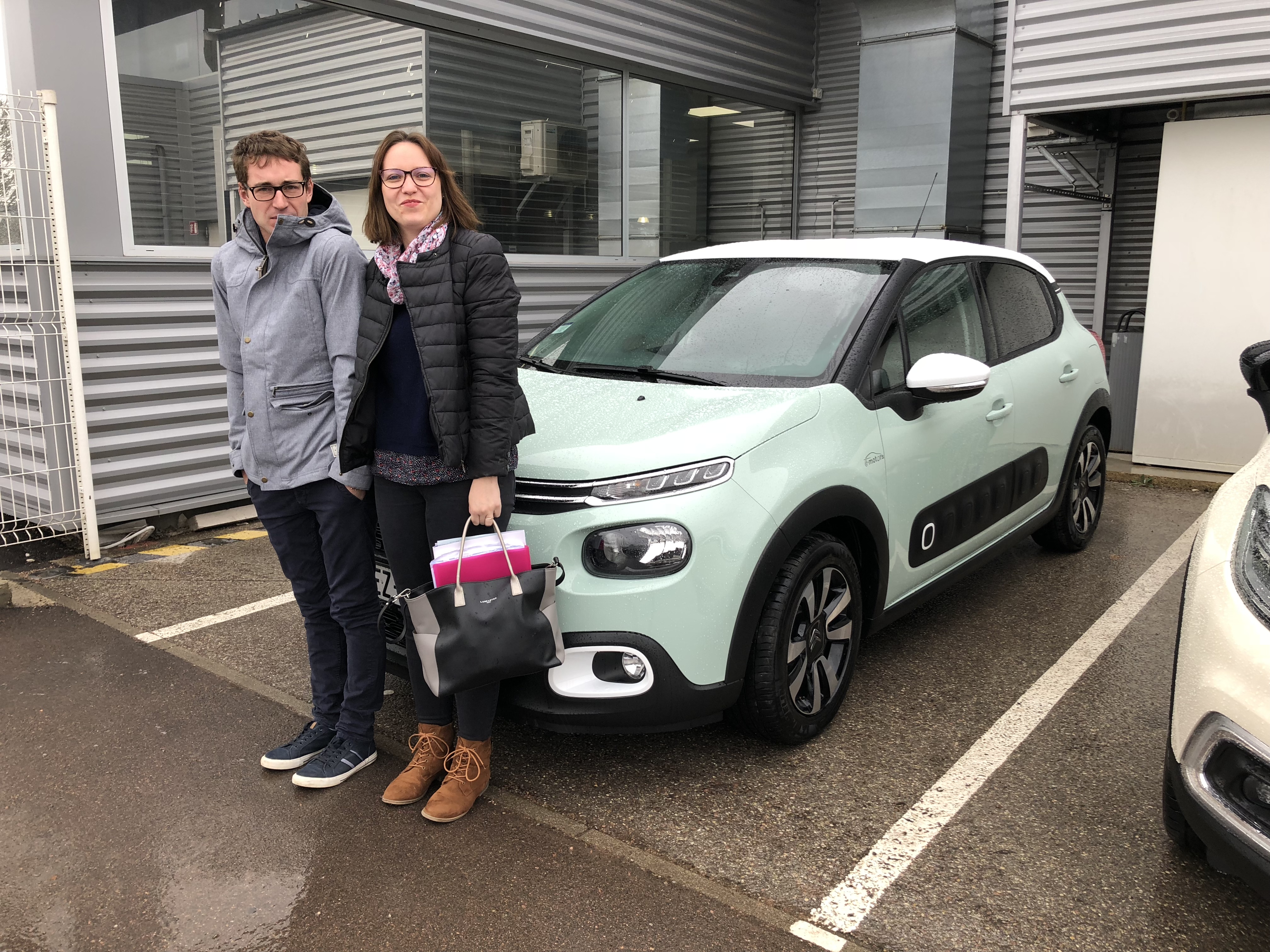 Avis-mandataire-auto-Emotors-Citroen-C3-Shine-bluehdi-100-s-s-plus-cam-ra.