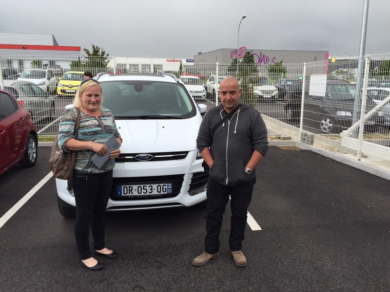 Avis-mandataire-auto-Emotors--Ford-kuga-titanium-tdci-150-4x2-plus-toit-panoramique-.