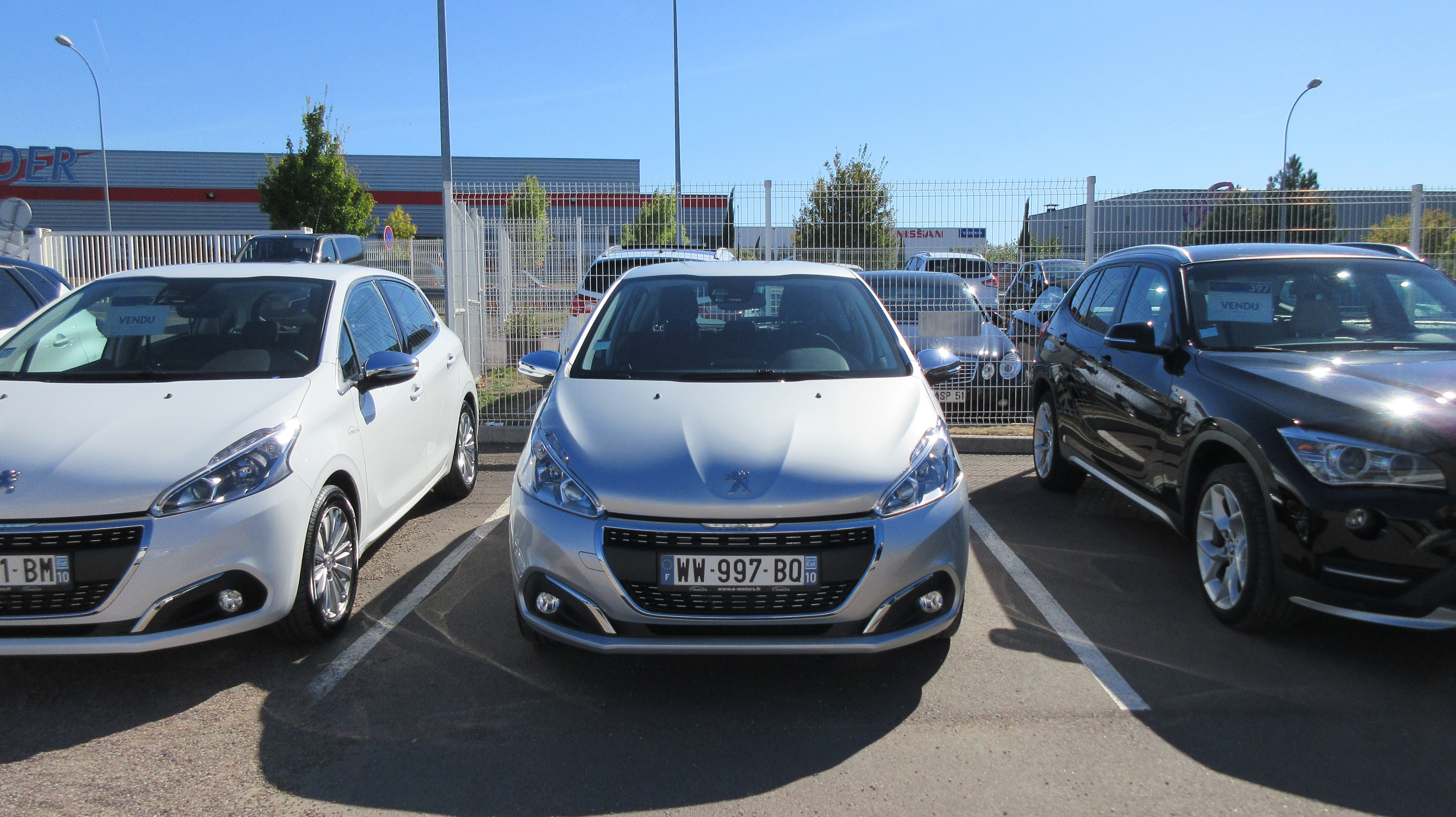 Avis-mandataire-auto-Emotors-Peugeot-208-Allure-puretech-82-5p-plus-cam-ra.