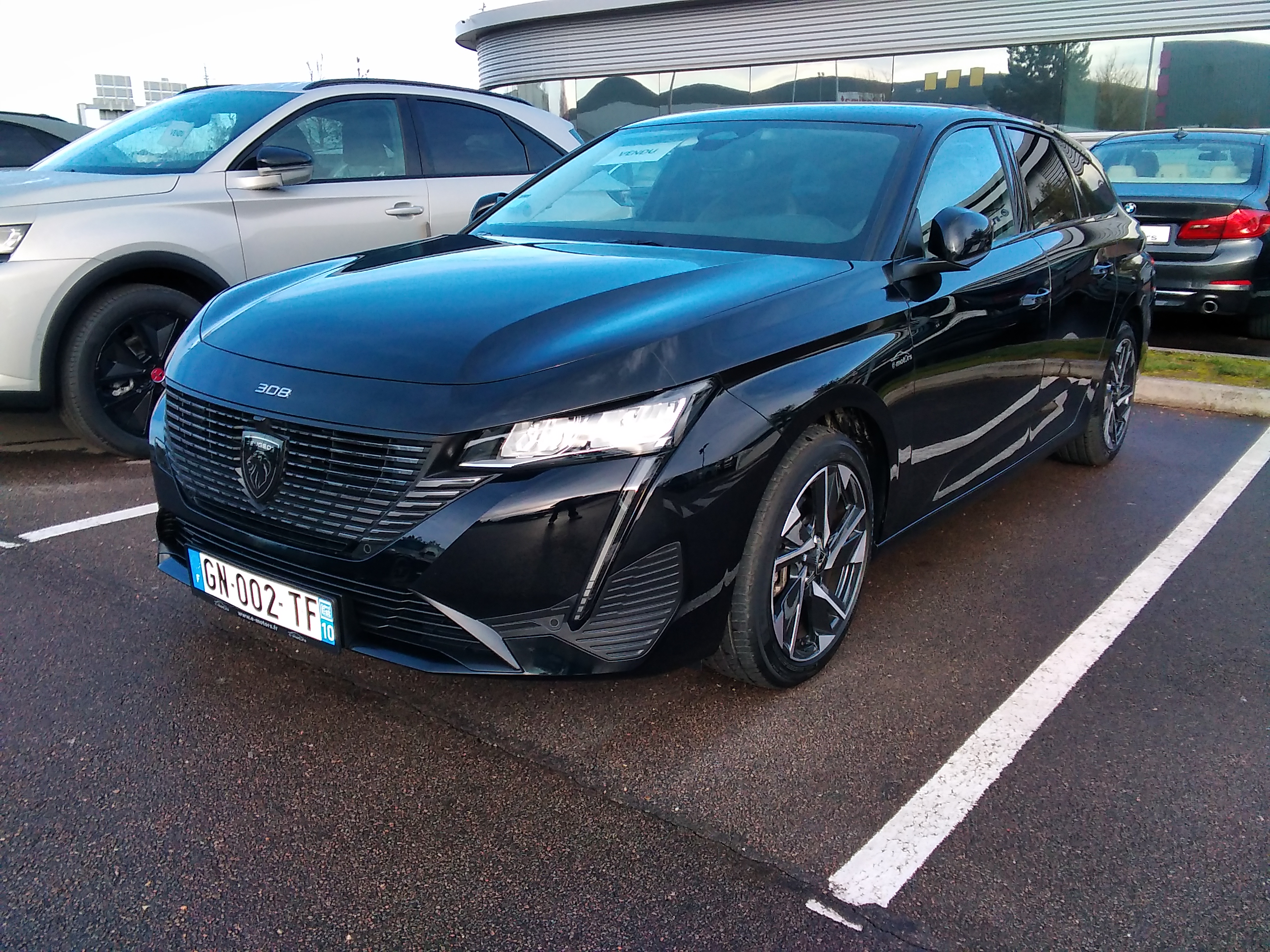 Avis-mandataire-auto-Emotors-Peugeot-308-sw-Bluehdi-130ch-s-s-eat8-allure-pack.