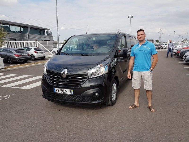 Avis-mandataire-auto-Emotors-Renault-Trafic-combi-Intens-dci-125-energy-9places-plus-hayon.