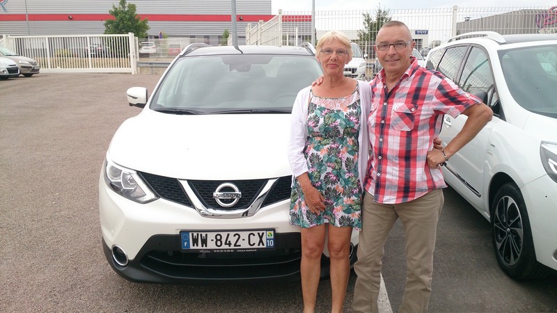 Avis-mandataire-auto-Emotors--Nissan-qashqai-connect-edition-dig-t-115-4x2-plus-toit-vitr-.