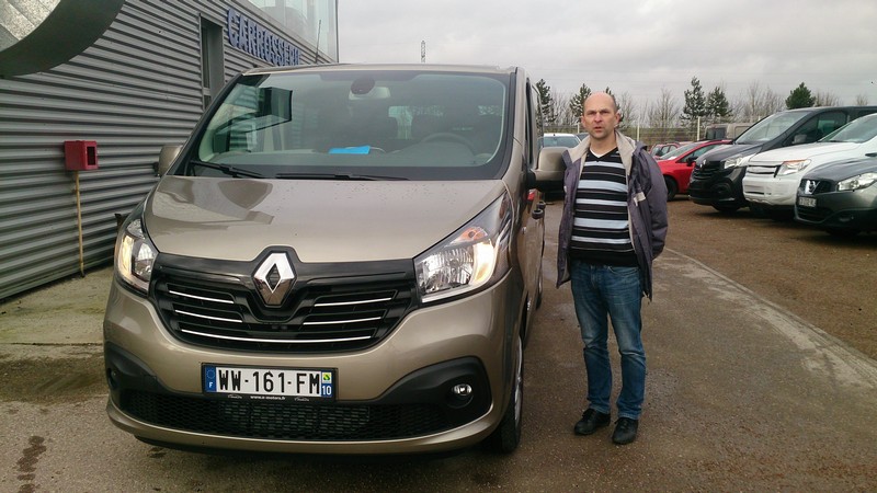 Avis-mandataire-auto-Emotors--Renault-trafic-combi-intens-dci-125-energy-8places-plus-hayon-.