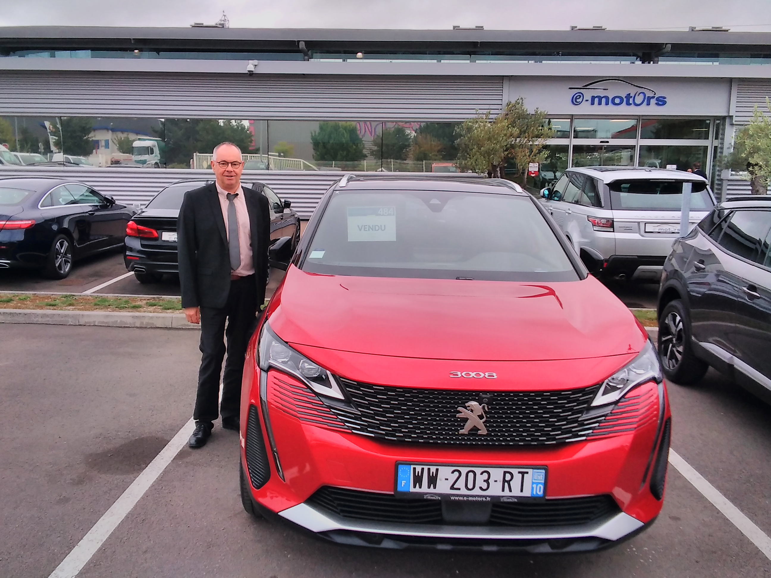 Avis-mandataire-auto-Emotors-Peugeot-3008-Gt-pack-bluehdi-130-s-s-eat8-plus-toit-ouvrant-panoramique-lectrique.