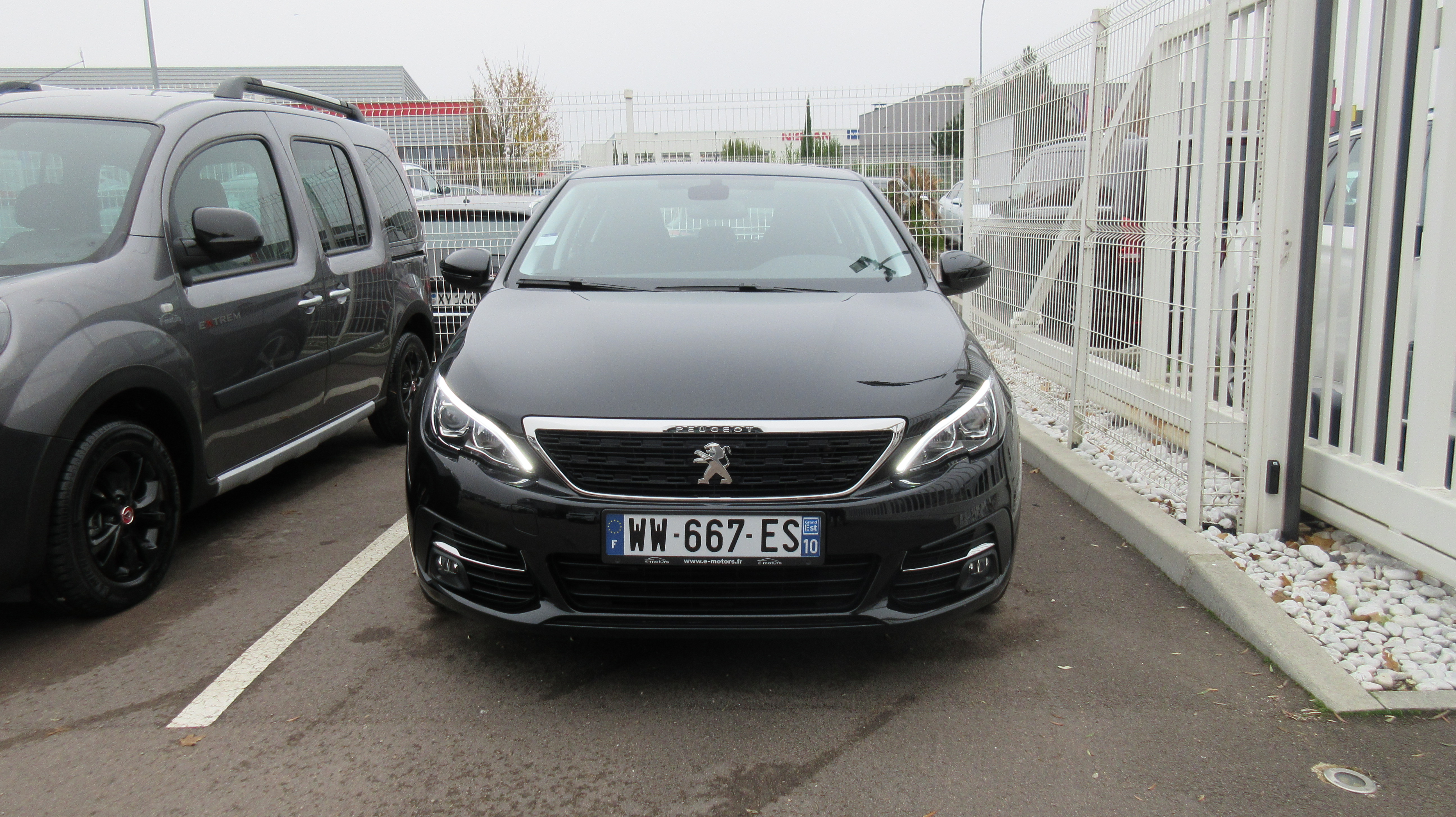 Avis-mandataire-auto-Emotors-Peugeot-308-Active-bluehdi-130-s-s-plus-gps.