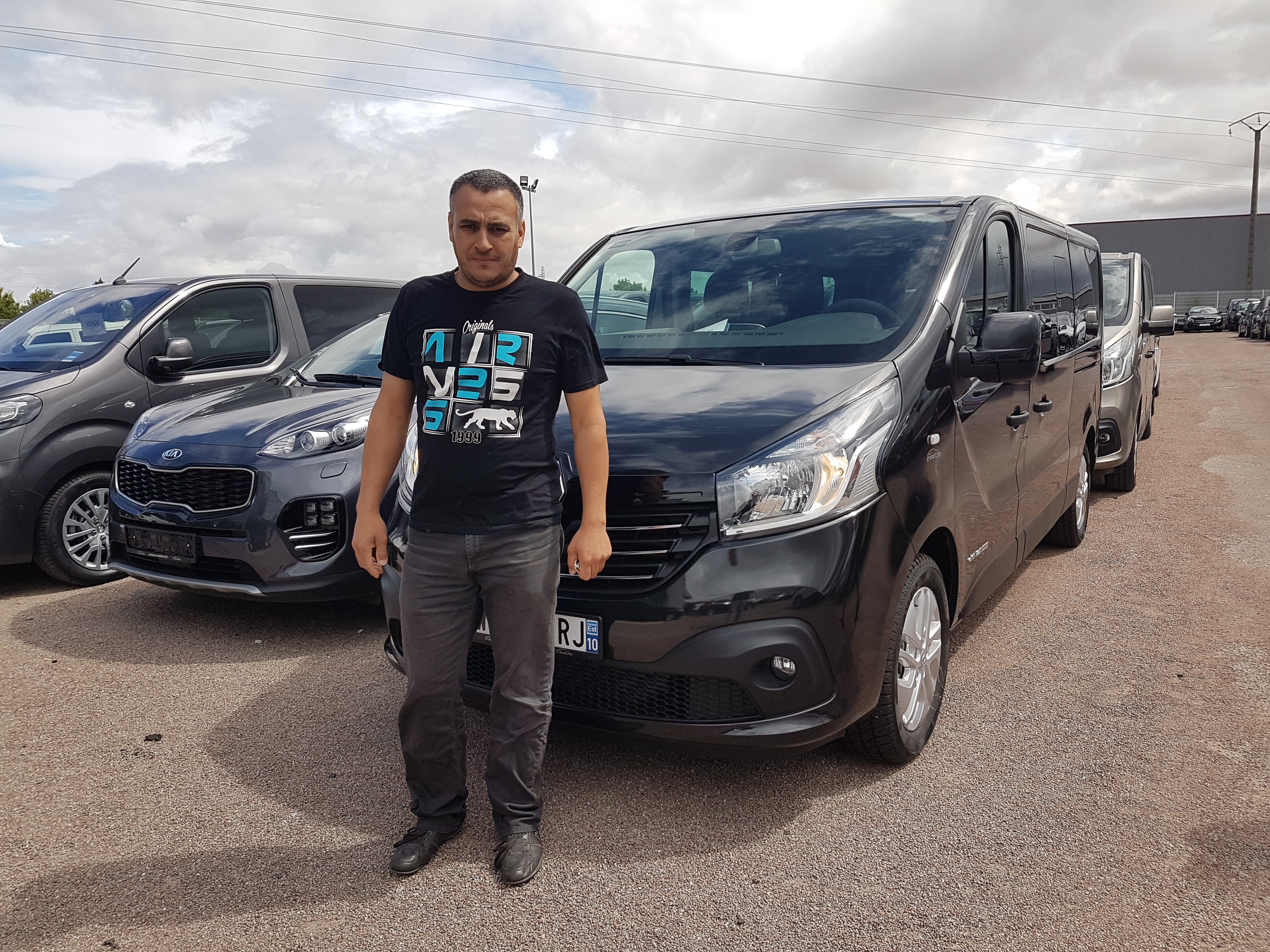 Avis-mandataire-auto-Emotors-Renault-Trafic-combi-Grand-intens-dci-125-energy-9places-plus-portes-180.