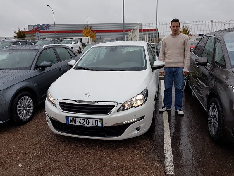 Avis-mandataire-auto-Emotors-Peugeot-308-sw-Active-e-hdi-115-plus-si-ges-avant-chauffants.