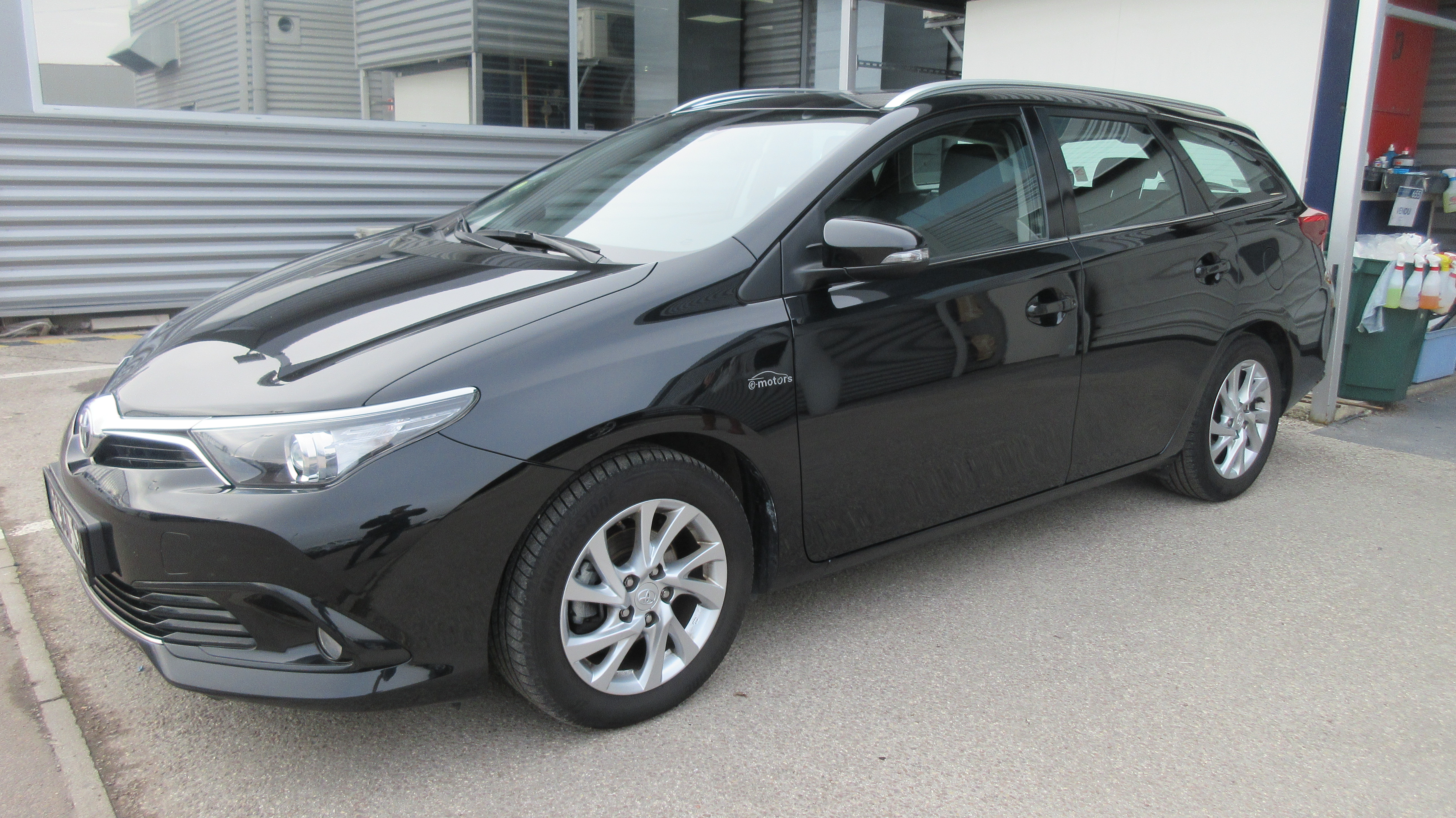Avis-mandataire-auto-Emotors-Toyota-Auris-touring-sports-Dynamic-112-d-4d-plus-gps.