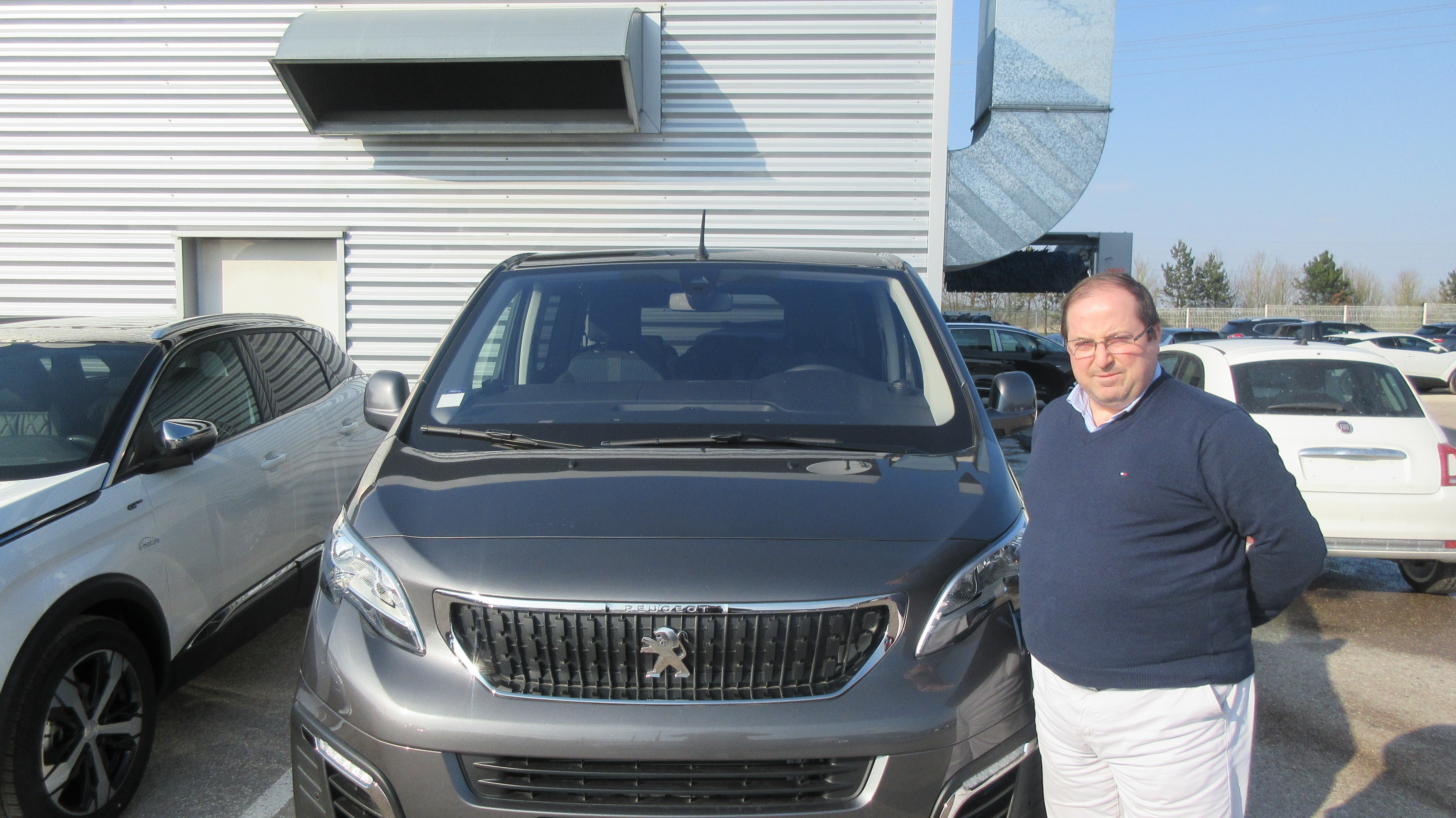 Avis-mandataire-auto-Emotors-Peugeot-Traveller-Standard-1-6-bluehdi-115ch-s-s-bvm6-active-8-places.