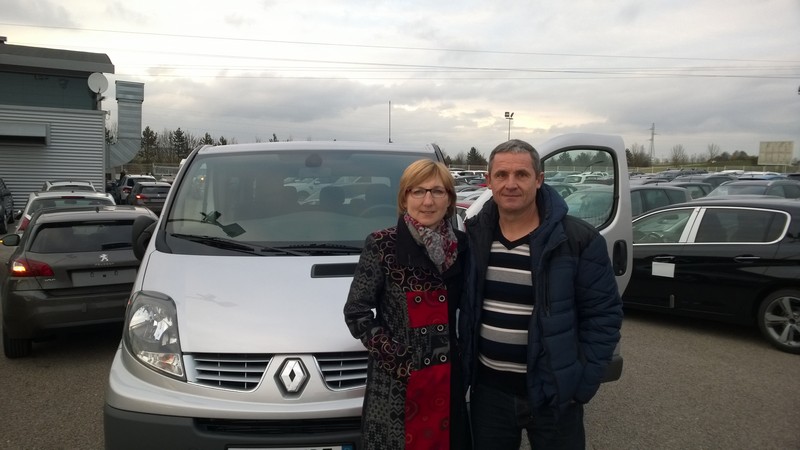 Avis-mandataire-auto-Emotors--Renault-trafic-passenger-2-0-dci-115-cv-executive-neuf-.