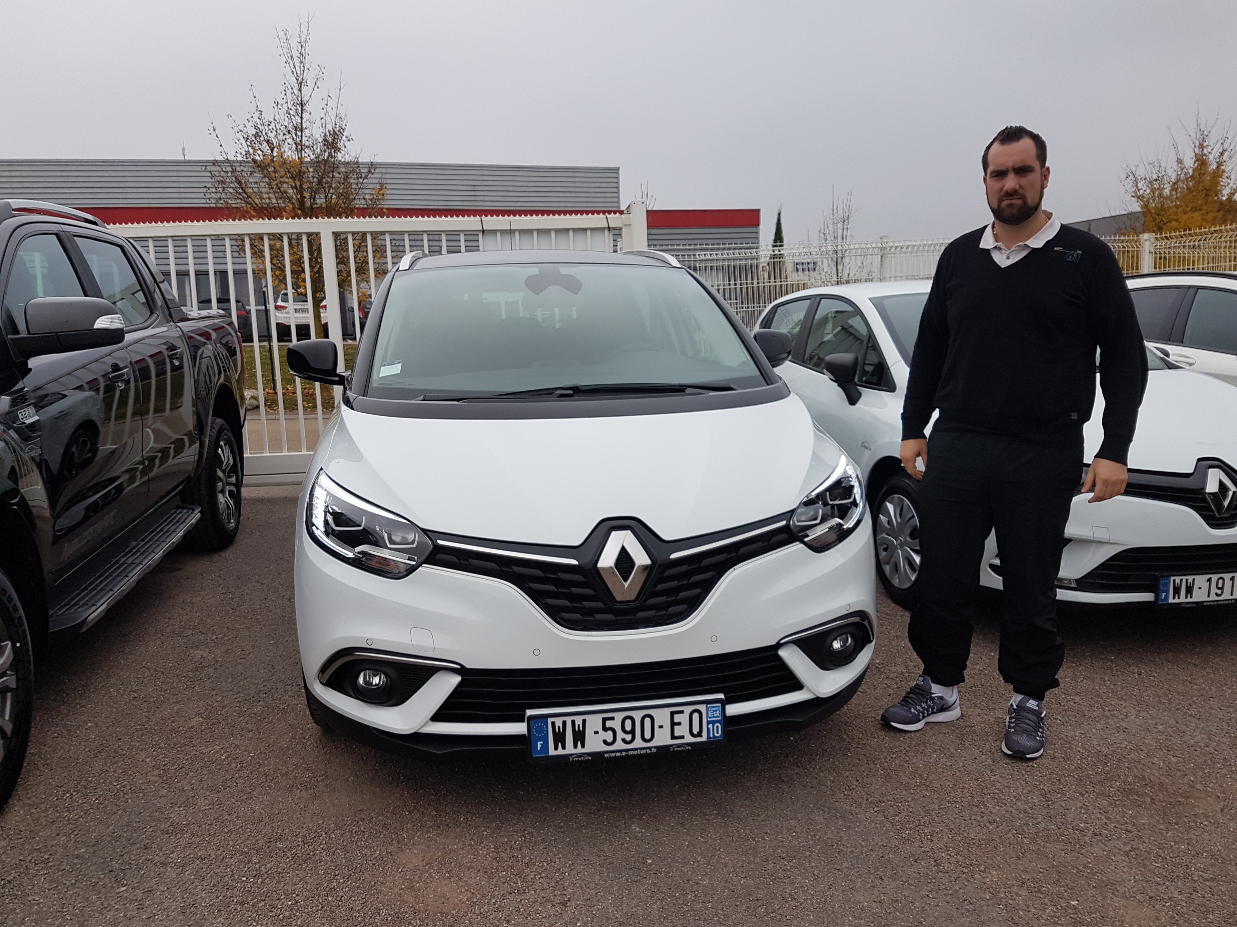 Avis-mandataire-auto-Emotors-Renault-Grand-scenic-Grand-sc-nic-intens-dci-160-energy-edc-7places-plus-bose-toit-vitr.