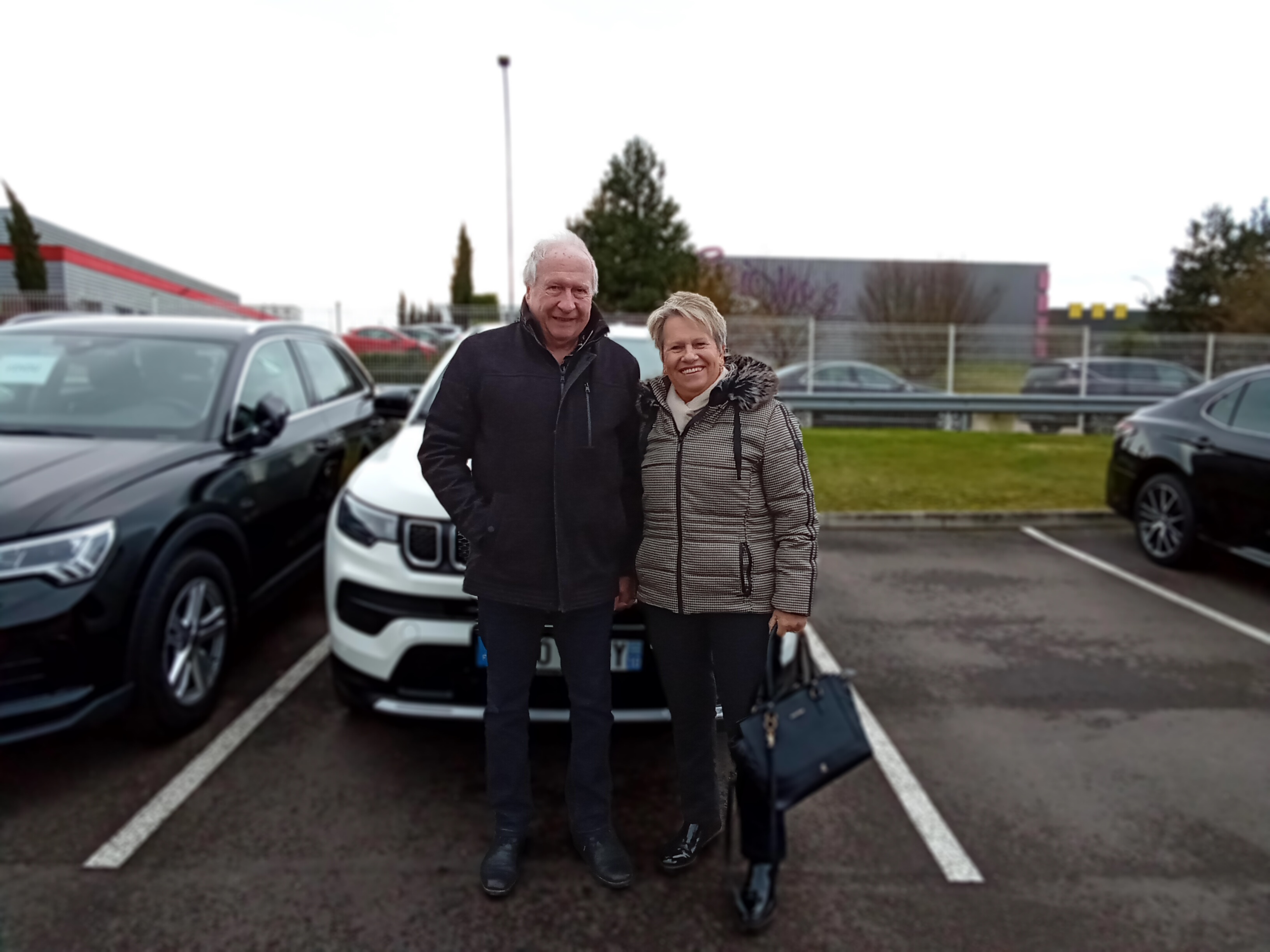 Avis-mandataire-auto-Emotors-Jeep-Compass-1-3-phev-t4-190-4xe-eawd-altitude-plus-pack-hiver.