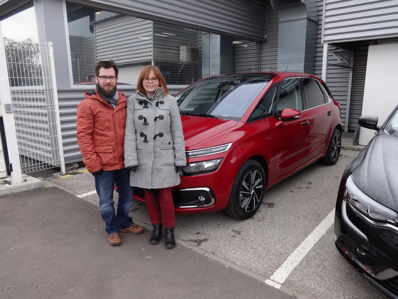 Avis-mandataire-auto-Emotors-Citroen-C4-picasso-Feel-bluehdi-120-s-s.