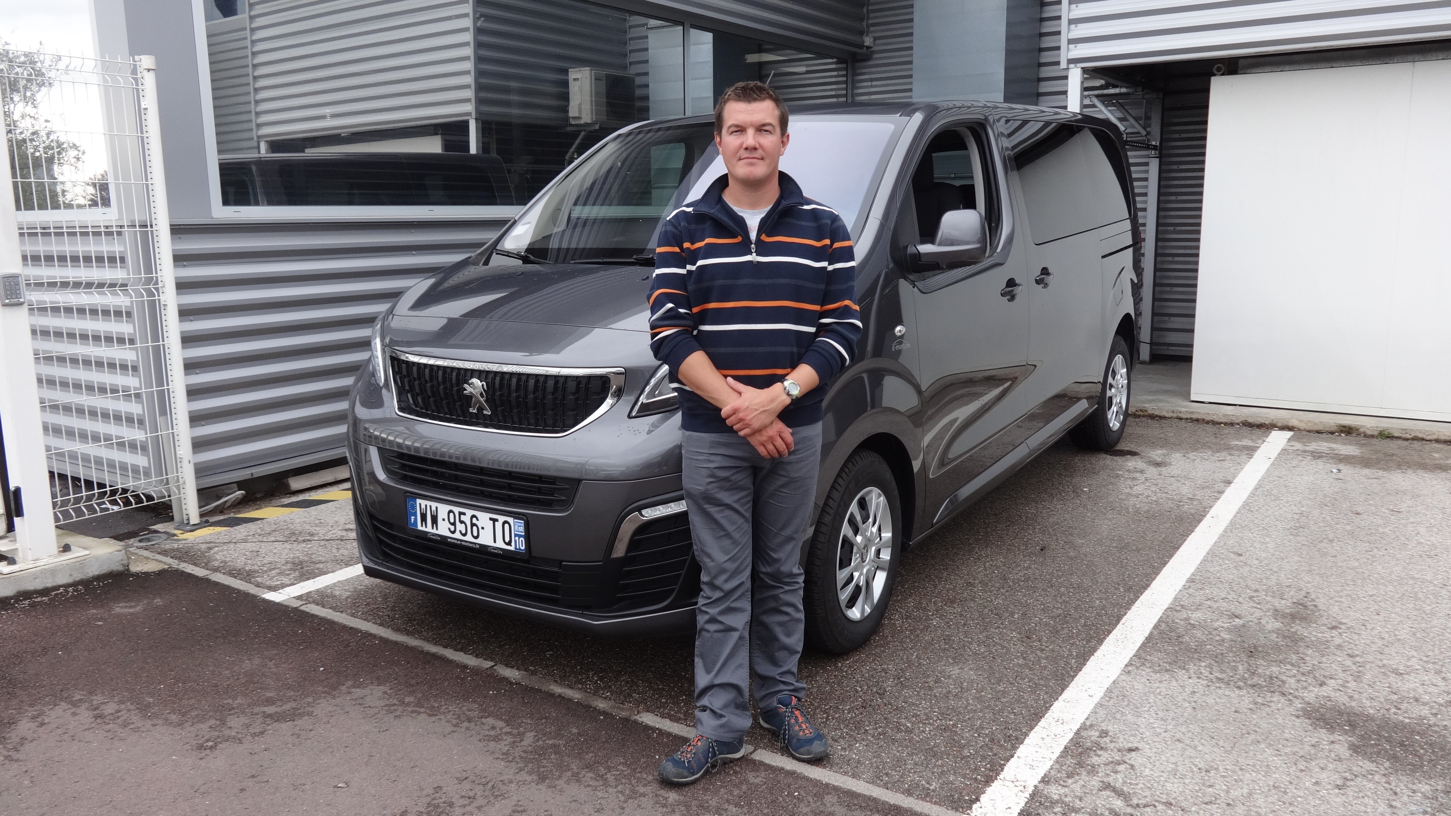 Avis-mandataire-auto-Emotors-Peugeot-Traveller-Business-sur-quip-standard-bluehdi-150-s-s-plus-gps.