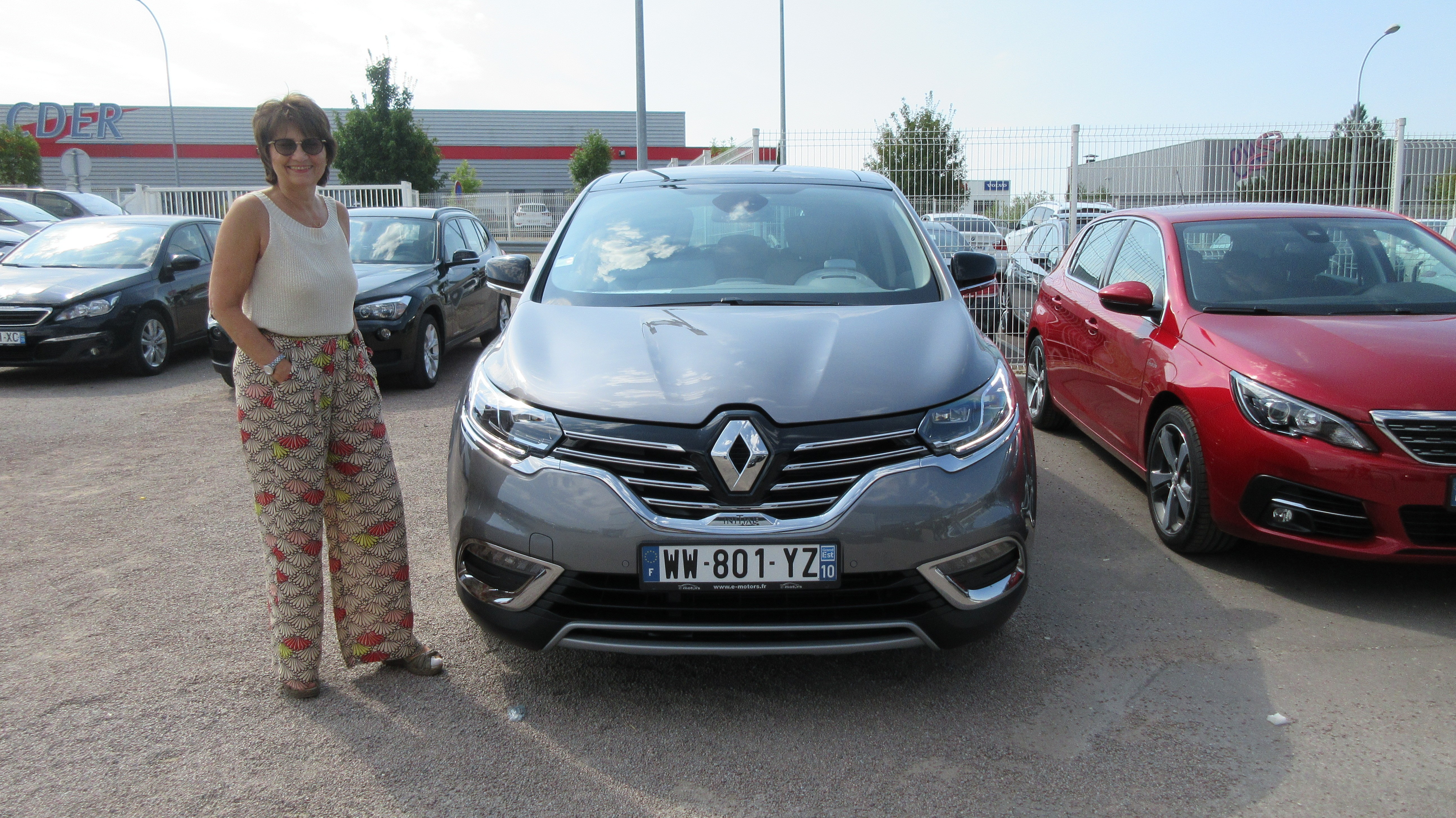 Avis-mandataire-auto-Emotors-Renault-Espace-Initiale-paris-dci-160-edc-7places-plus-toit-vitr-cuir-cama-eux.