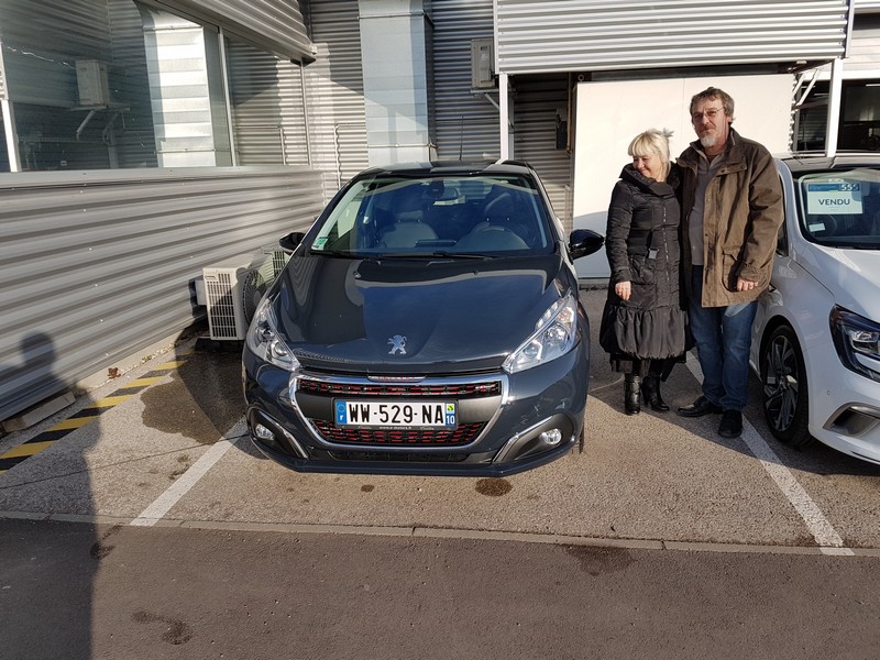 Avis-mandataire-auto-Emotors-Peugeot-208-Gt-line-bluehdi-120-3p-plus-gps.