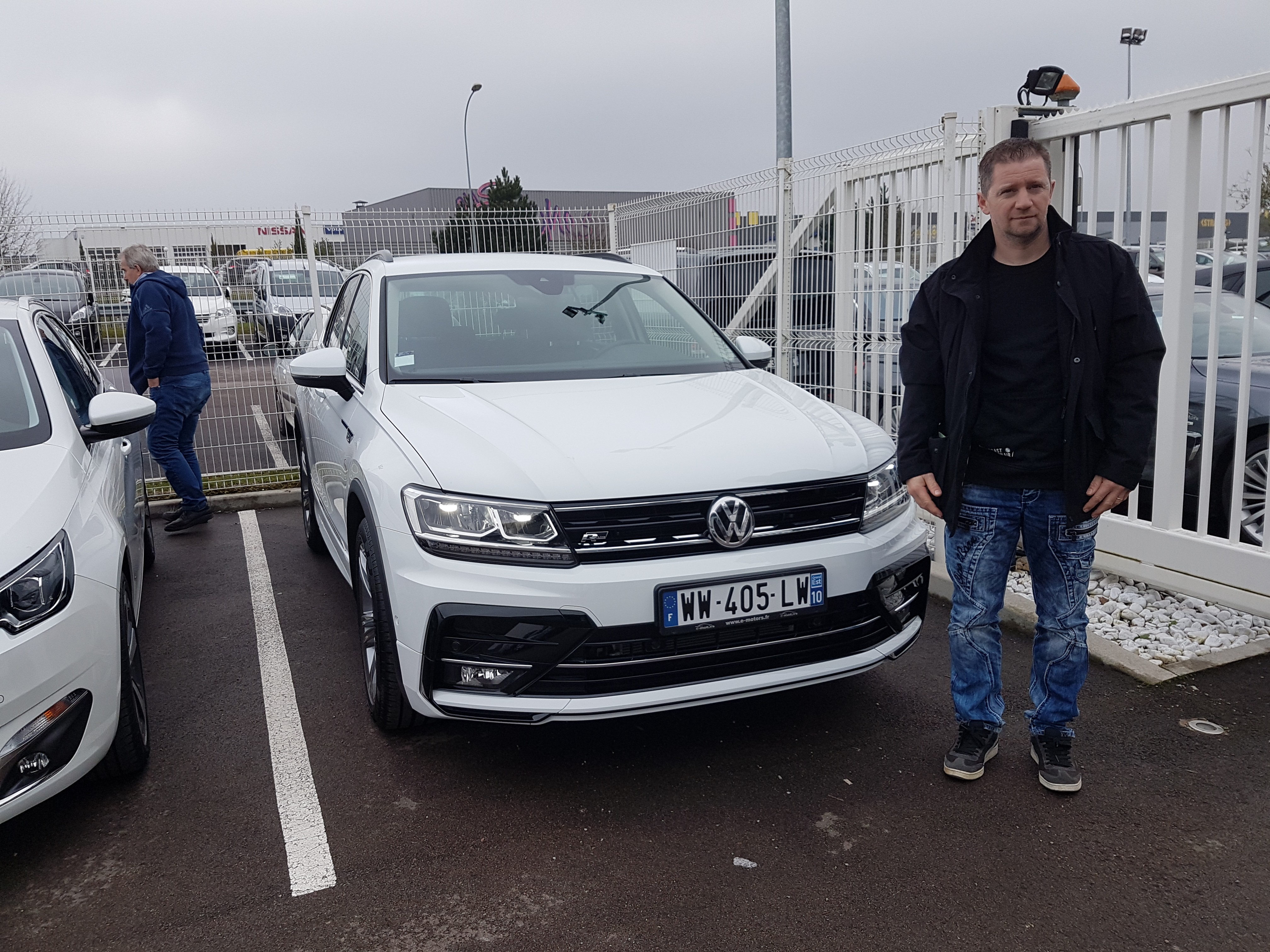 Avis-mandataire-auto-Emotors-Volkswagen-Tiguan-2-confortline-r-line-tdi-150-plus-gps-plus-full-led.