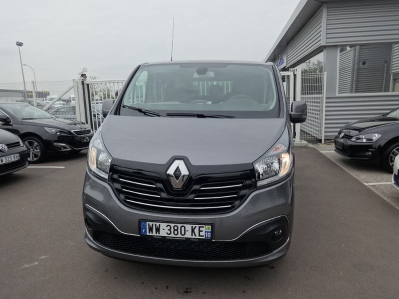 Avis-mandataire-auto-Emotors-Renault-Trafic-combi-Black-edition-dci-125-energy-8places.