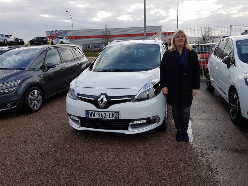 Avis-mandataire-auto-Emotors-Renault-Grand-scenic-Grand-sc-nic-iii-luxe-dci-110-edc-plus-7-places.