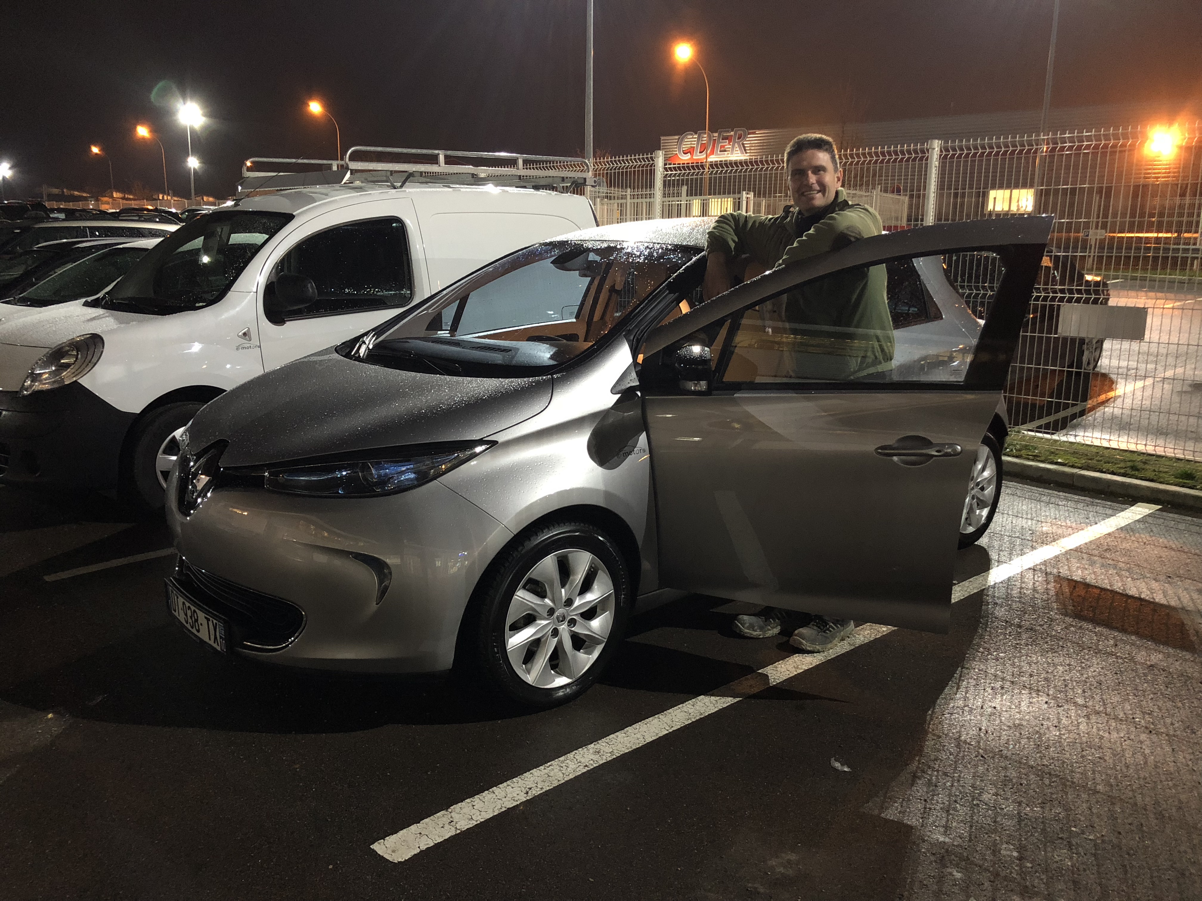 Avis-mandataire-auto-Emotors-Renault-Zoe-Intens-charge-rapide.
