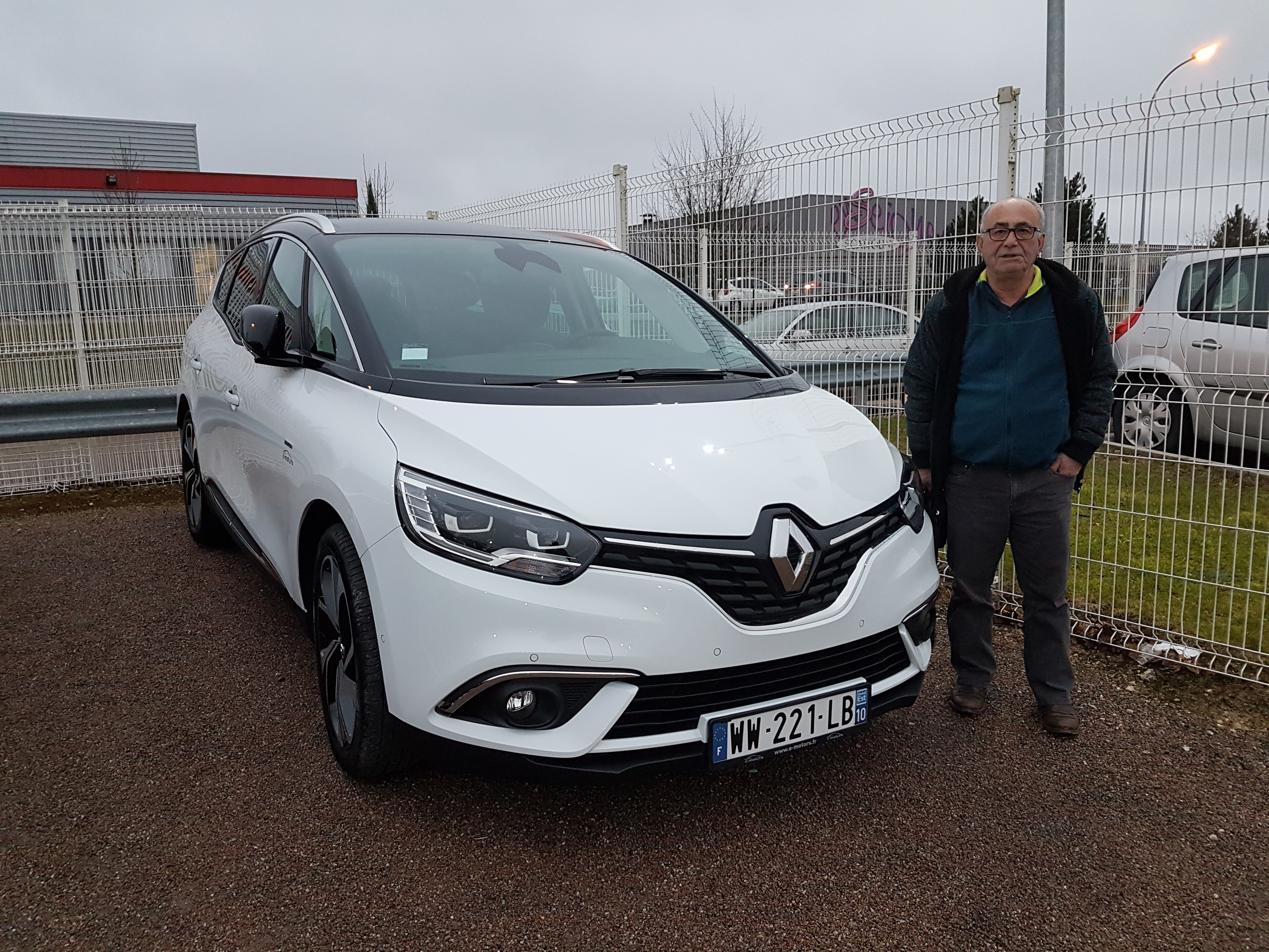 Avis-mandataire-auto-Emotors-Renault-Grand-scenic-Grand-sc-nic-intens-dci-130-energy-7places.