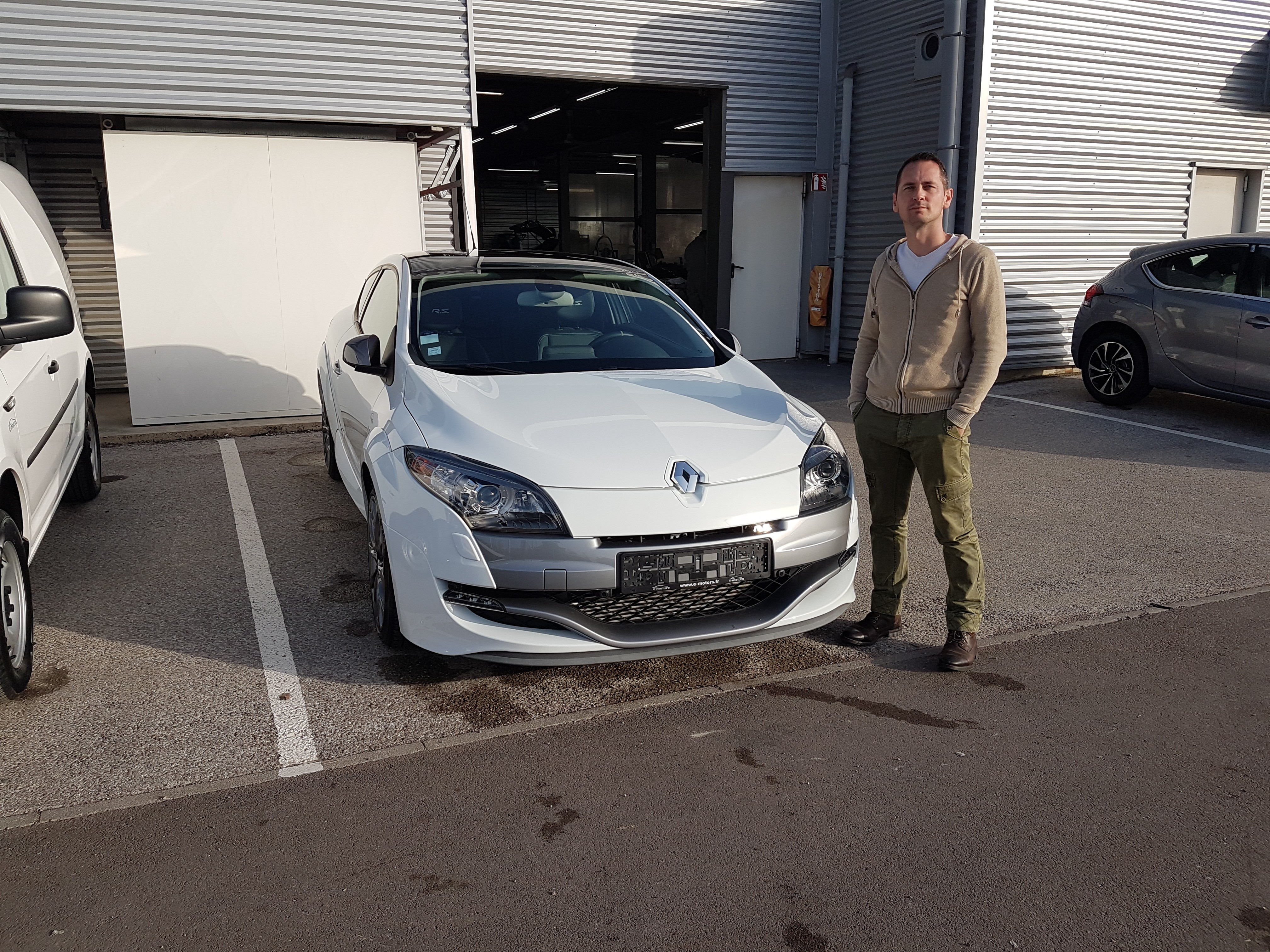 Avis-mandataire-auto-Emotors-Renault-Megane-iii-coupe-M-gane-iii-coup-rs-luxe-2-0-16v-250.