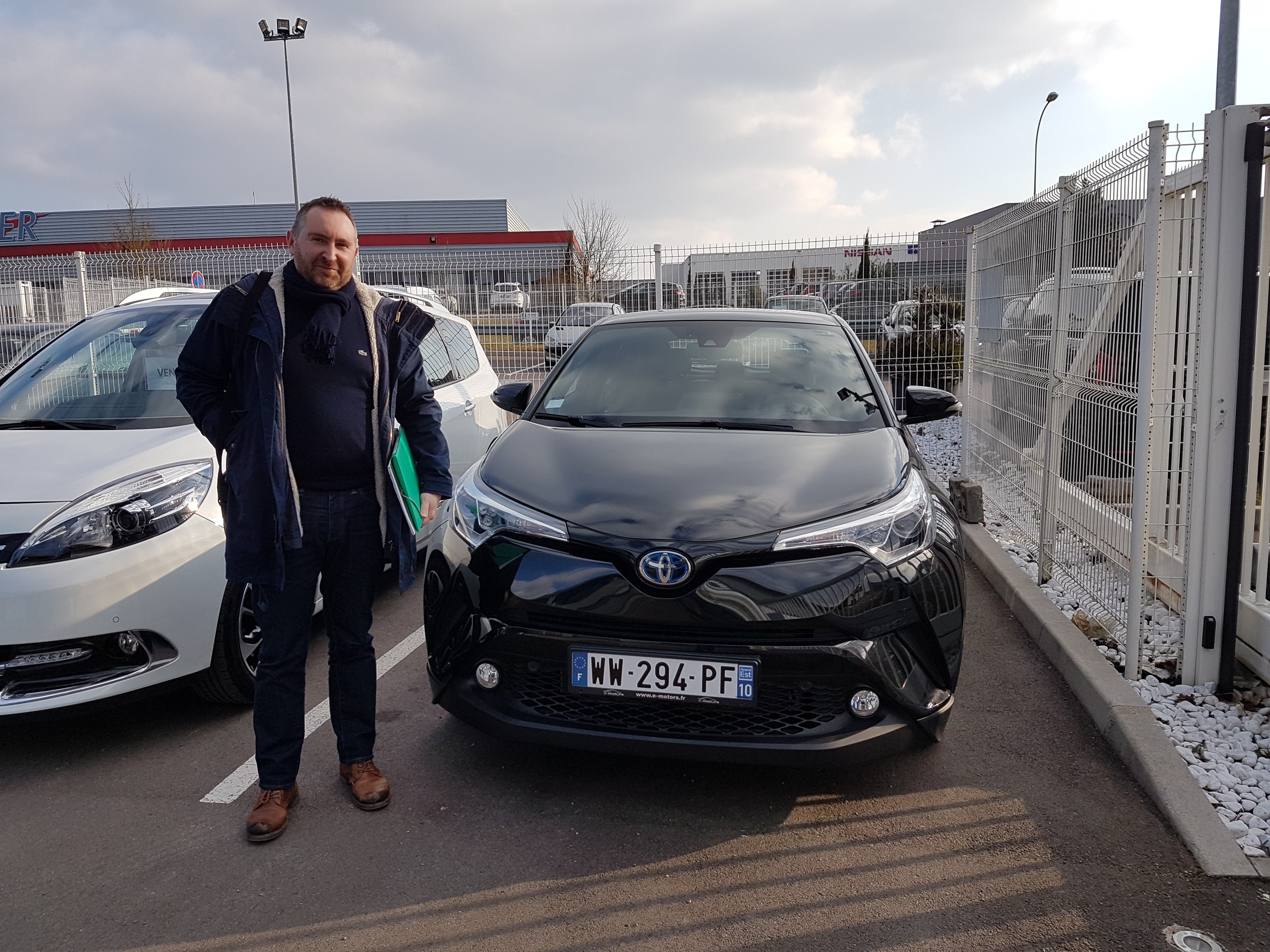 Avis-mandataire-auto-Emotors-Toyota-C-hr-hybride-Dynamic-122h.