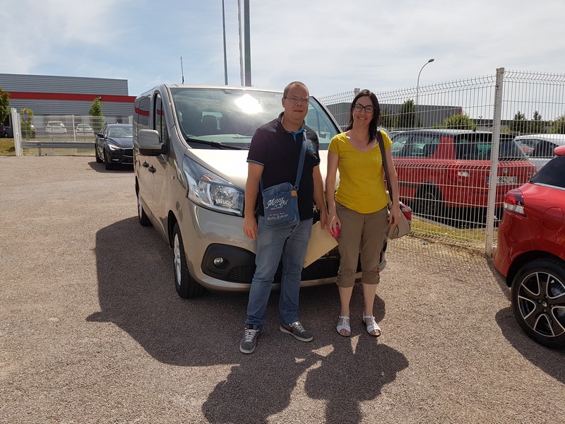 Avis-mandataire-auto-Emotors-Renault-Trafic-combi-Intens-dci-125-energy-8places-plus-portes-180.