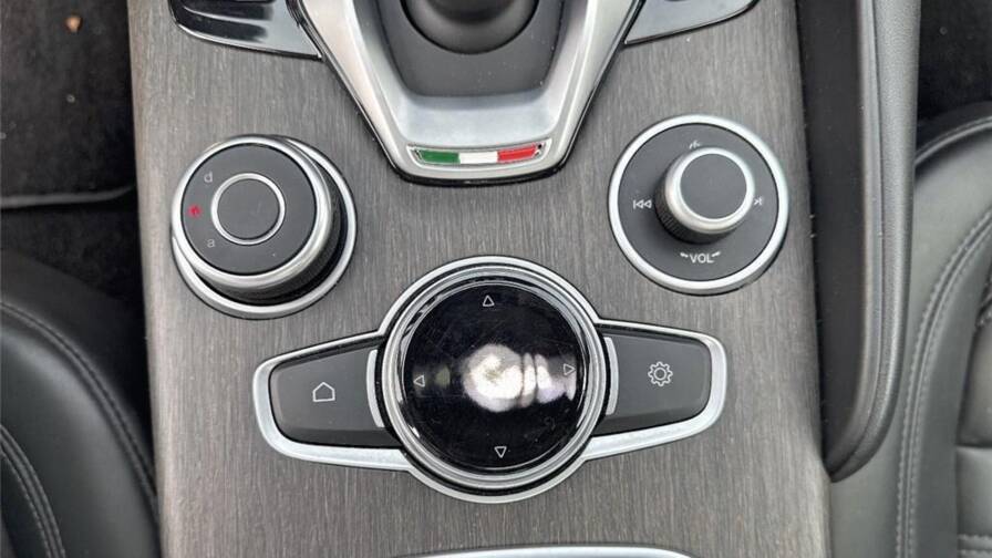 Mandataire Automobile occasion, recherche de Alfa romeo Giulia-2-2-190-ch-at8-ti - E-Motors