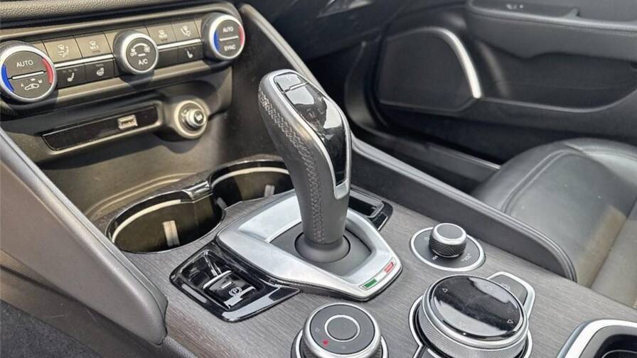 Mandataire Automobile occasion, recherche de Alfa romeo Giulia-2-2-190-ch-at8-ti - E-Motors