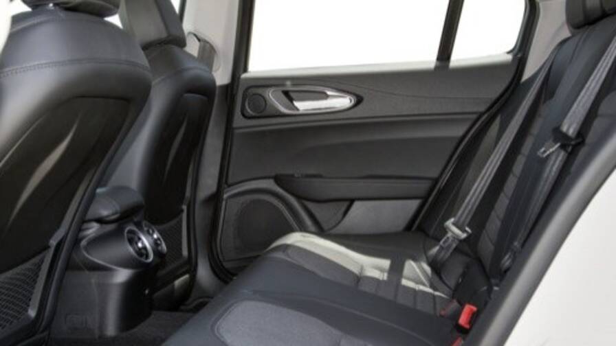 Mandataire Automobile neuf, recherche de Alfa romeo Giulia-2-0-t-280-ch-at8-q4-veloce - E-Motors