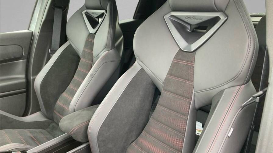 Mandataire Automobile occasion, recherche de Alfa romeo Junior-1-2-ibrida-136-ch-edct6-speciale - E-Motors