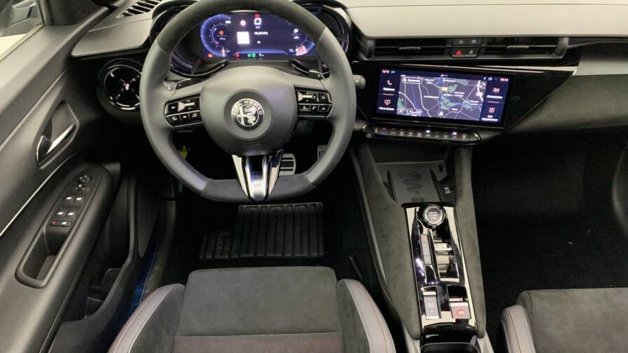 Mandataire Automobile neuf, recherche de Alfa romeo Junior-1-2-ibrida-145-ch-edct6-speciale - E-Motors