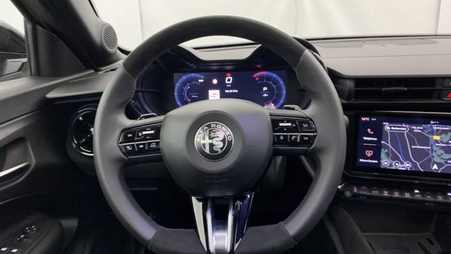 Mandataire Automobile neuf, recherche de Alfa romeo Junior-1-2-ibrida-145-ch-edct6-speciale - E-Motors