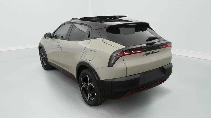 Mandataire Automobile neuf, recherche de Alfa romeo Junior-1-2-ibrida-145-ch-edct6-speciale - E-Motors