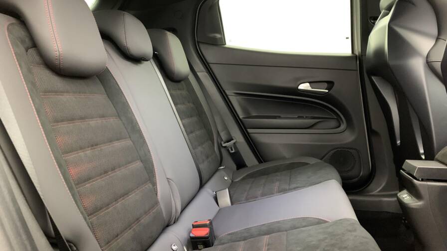 Mandataire Automobile neuf, recherche de Alfa romeo Junior-1-2-ibrida-145-ch-edct6-speciale - E-Motors