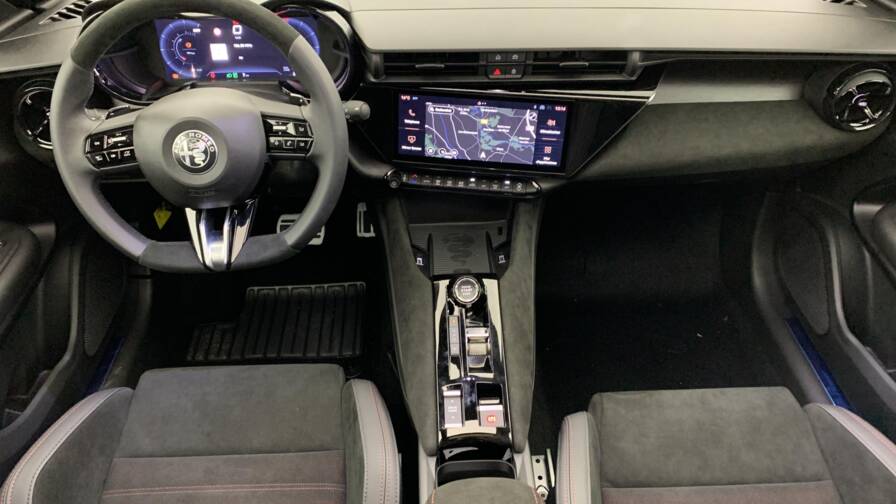 Mandataire Automobile neuf, recherche de Alfa romeo Junior-1-2-ibrida-145-ch-edct6-speciale - E-Motors