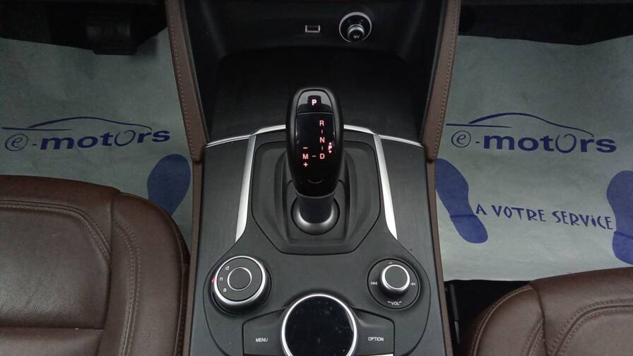 Mandataire Automobile occasion, recherche de Alfa romeo Stelvio-d150-at8-super-cuir-gps - E-Motors