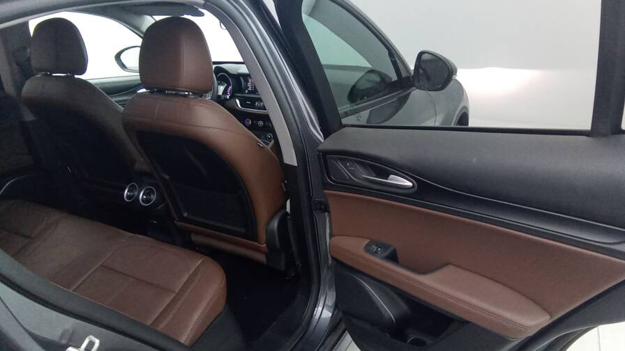 Mandataire Automobile occasion, recherche de Alfa romeo Stelvio-d150-at8-super-cuir-gps - E-Motors