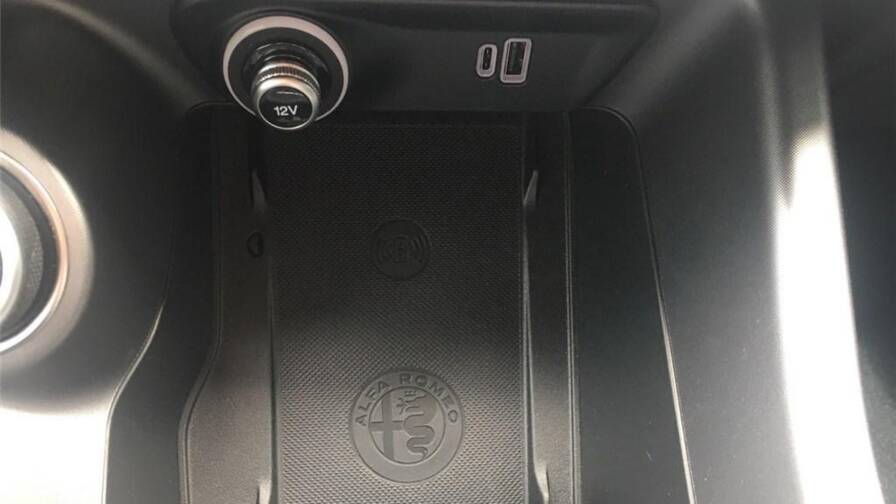 Mandataire Automobile occasion, recherche de Alfa romeo Tonale-1-3-hybride-rechargeable-phev-280ch-at6-q4-veloce - E-Motors