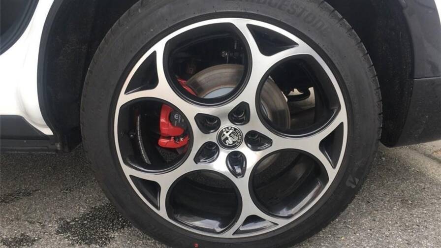 Mandataire Automobile occasion, recherche de Alfa romeo Tonale-1-3-hybride-rechargeable-phev-280ch-at6-q4-veloce - E-Motors