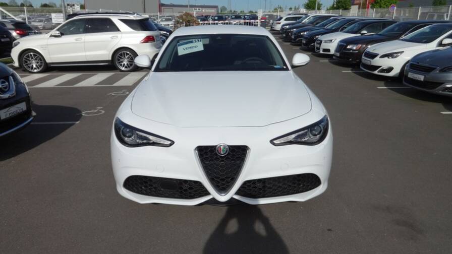 Avis-mandataire-auto-Emotors-Alfa romeo-Giulia-Super-180-plus-jantes-18-cuir.