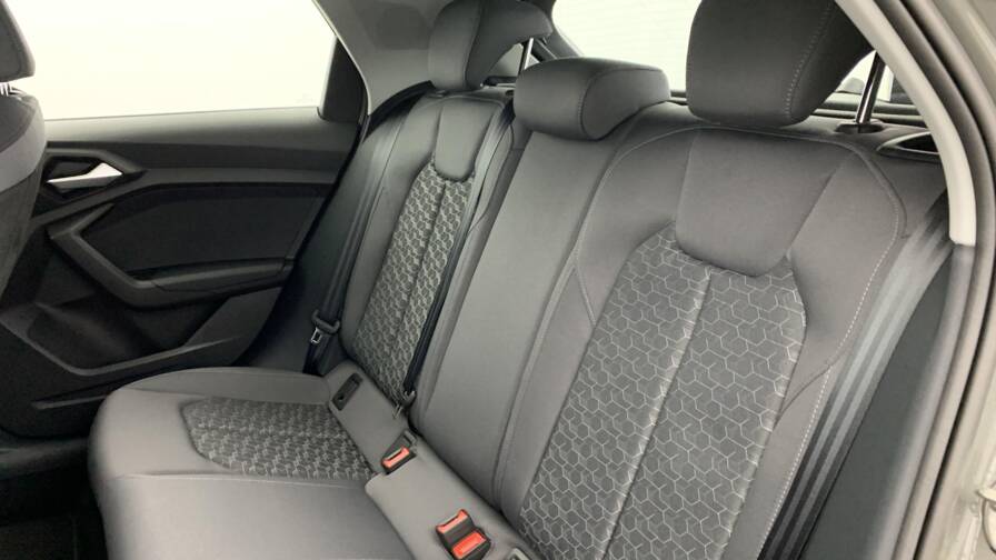 Mandataire Automobile neuf, recherche de Audi A1-sportback-30-tfsi-116-ch-s-tronic-7-design - E-Motors