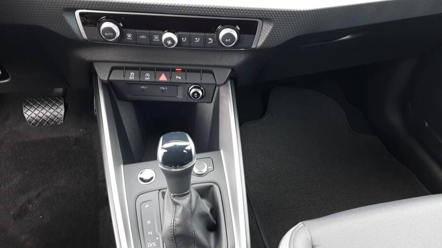 Mandataire Automobile neuf, recherche de Audi A1-sportback-30-tfsi-116-ch-s-tronic-7-design - E-Motors