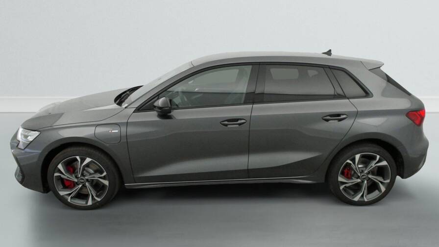 Mandataire Automobile neuf, recherche de Audi A3-sportback-tfsi-e-hybride-rechargeable-272-s-tronic-6-s-line-plus-hayon-lectrique - E-Motors