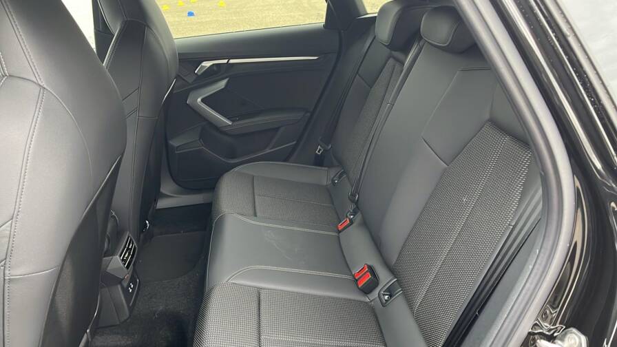 Mandataire Automobile neuf, recherche de Audi A3-sportback-nouvelle-45-tfsi-e-hybride-rechargeable-272-s-tronic-6-s-line - E-Motors