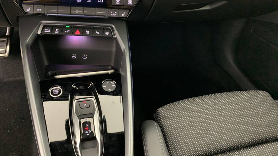 Mandataire Automobile neuf, recherche de Audi A3-sportback-nouvelle-45-tfsi-e-hybride-rechargeable-272-s-tronic-6-s-line - E-Motors